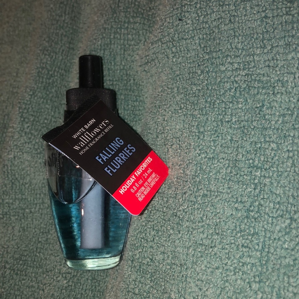 Bath and Body Works Falling Flurries wallflower refill